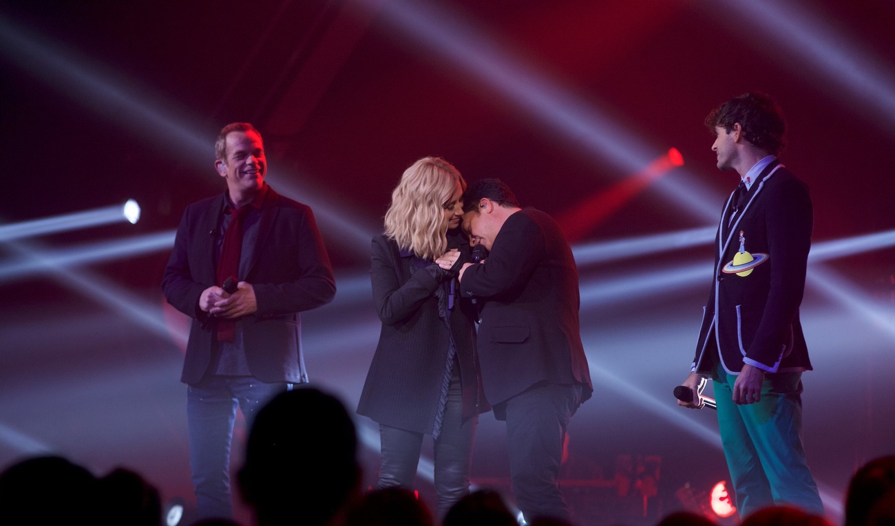 Les coachs de La voix offrent un excellent medley de leurs succès