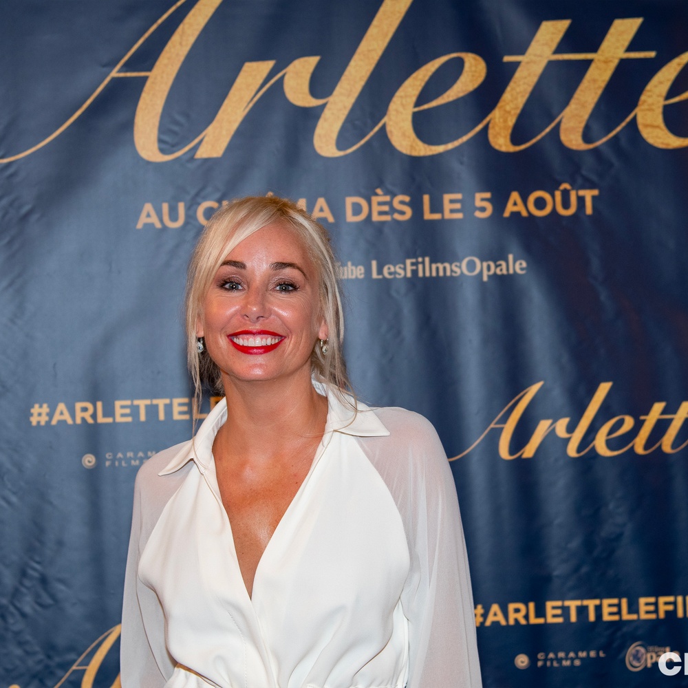 Sur le tapis rouge du film Arlette