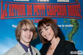 Sur le tapis rouge du film Le retour du petit chaperon rouge : La contre-attaque