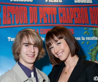 Sur le tapis rouge du film Le retour du petit chaperon rouge : La contre-attaque