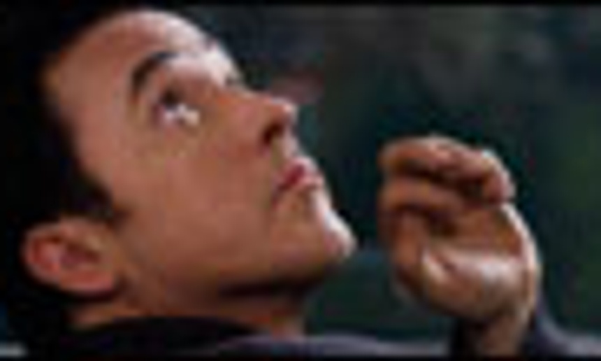 Pré-bande-annonce en français du film 2012