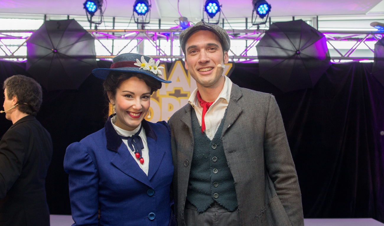 Les artistes de Mary Poppins débarquent à Québec pour une tournée de promotion