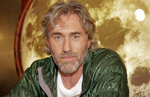 Roy Dupuis sur le plateau de Roche, papier, ciseaux