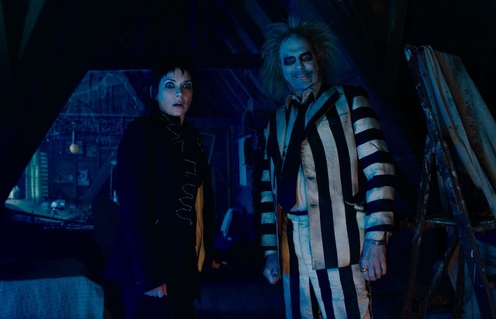 Winona Ryder et Michael Keaton dans Beetlejuice Beetlejuice