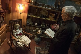 Une scène du film Annabelle Comes Home