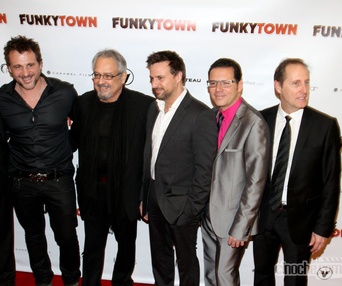 Sur le tapis rouge du film Funkytown