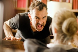 Une scène du film 9 mois ferme Une scène du film 9 mois ferme