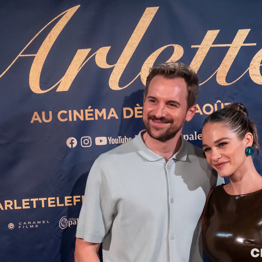 Sur le tapis rouge du film Arlette