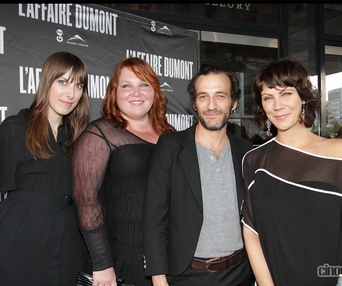 Sur le tapis rouge du film L'affaire Dumont