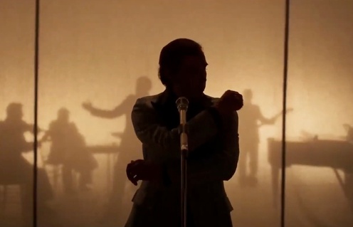 Une scène du film Monsieur Aznavour