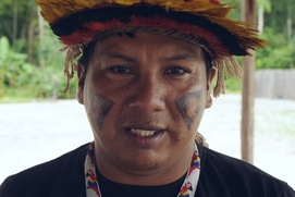Une scène du film Amazonie, à la rencontre des gardiens et des gardiennes de la forêt Une scène du film Amazonie, à la rencontre des gardiens et des gardiennes de la forêt