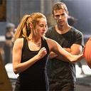 Shailene Woodley et Theo James dans Divergent