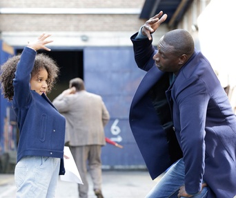 Une scène du film Demain tout commence