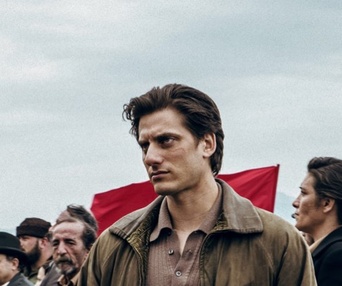 Une scène du film Martin Eden