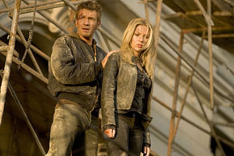 Ewan McGregor et Scarlett Johansson dans The Island.