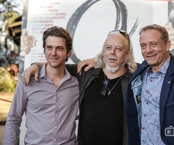 Sur le tapis rouge du film 9 le film