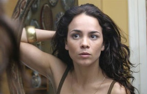 Alice Braga dans le film Sólo Dios sabe