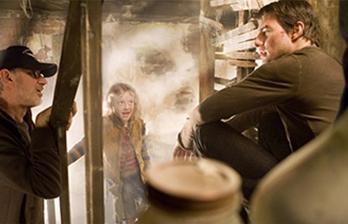 Steven Spielberg, Dakota Fanning et Tom Cruise dans War of the Worlds