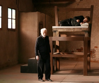 Une scène du film Poésie sans fin