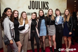 Sur le tapis rouge du film Jouliks
