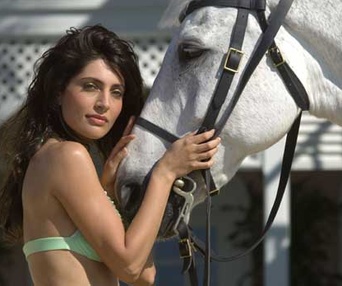 Caterina Murino dans le rôle de Solange dans Casino Royale
