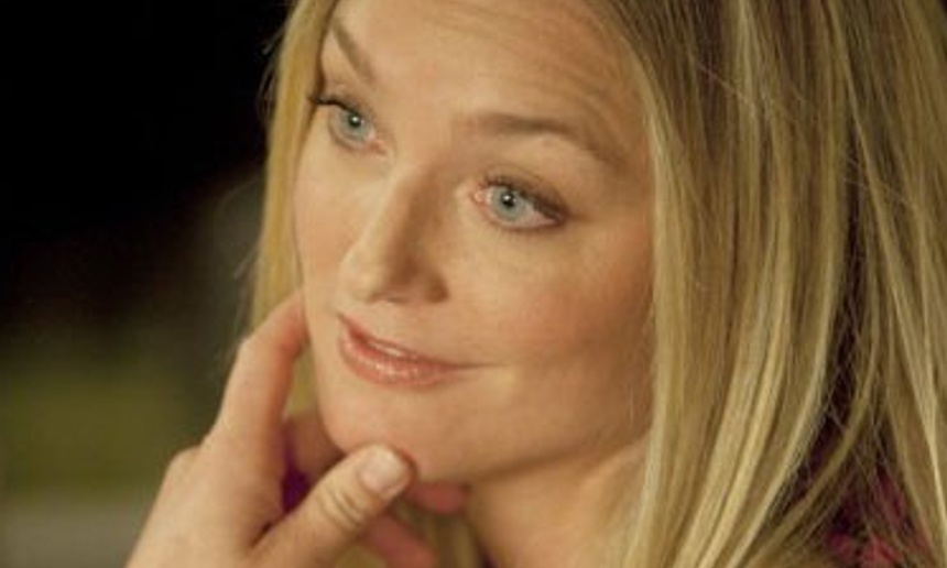 Elisabeth Röhm sera la mère de Taylor Lautner