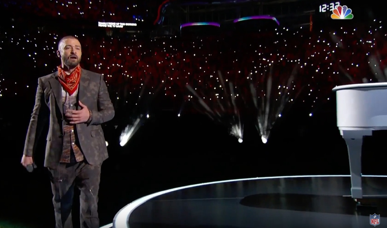 Justin Timberlake évite la controverse et offre une mi-temps dansante