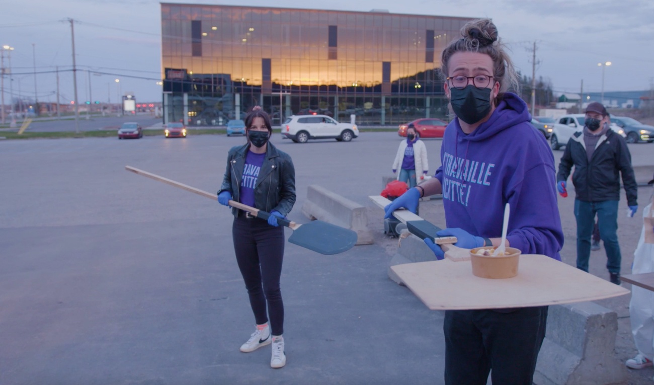 Image de l'article Mathieu Dufour crée une commotion avec des poutines lors du dernier épisode de J'travaille icitte