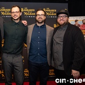 Sur le tapis rouge du film <em>Les Barbares de La Malbaie</em>