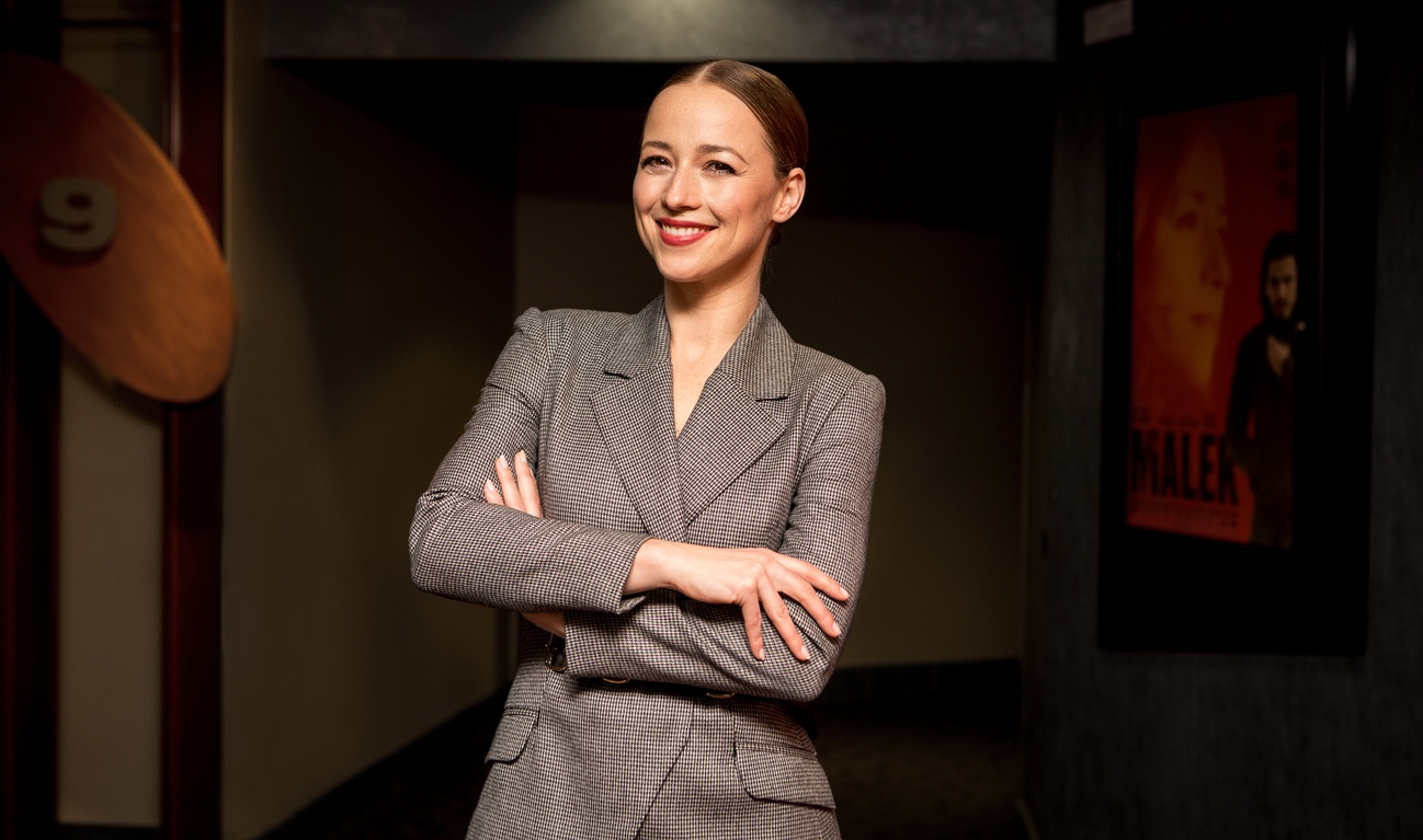 Karine Vanasse brille à la première du film Malek