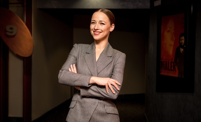 Karine Vanasse brille à la première du film Malek