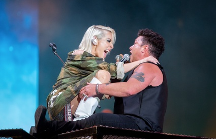 Image de l'article Marie-Mai chante «Shallow» en duo avec Éric Lapointe sur scène