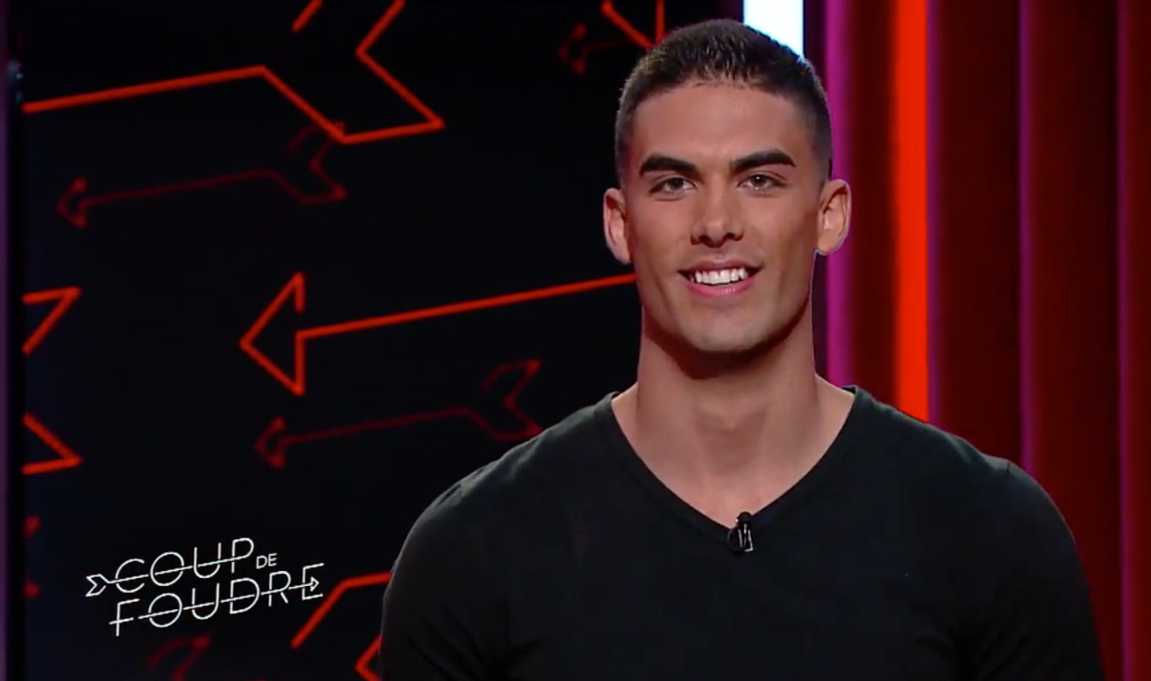 Loïc de Célibataires et nus cherche aussi l'attention à Coup de foudre