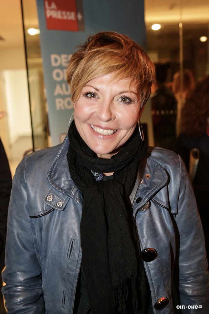 Sur le tapis rouge du film Pieds nus dans l'aube