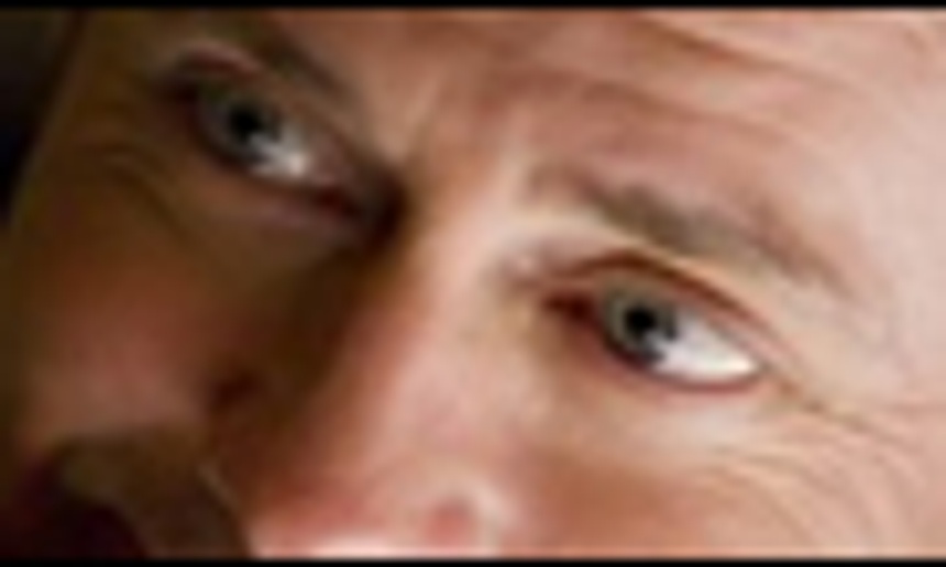 Greg Kinnear rejoint Miley Cyrus