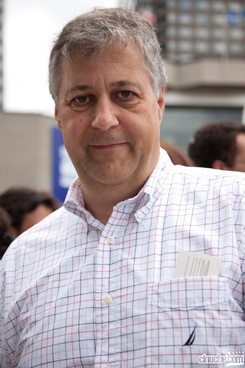 Paul Arcand sur le tapis rouge de De père en flic