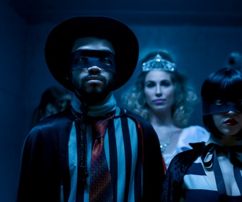 Une scène du film The Voyeurs