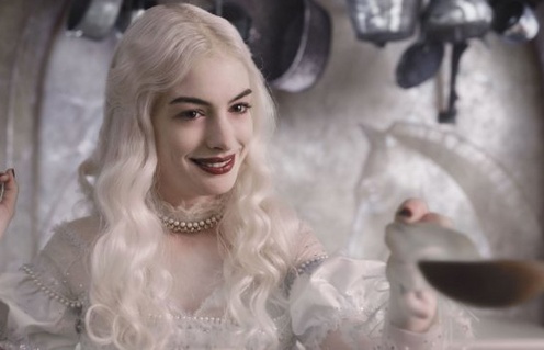 Anne Hathaway dans Alice in Wonderland