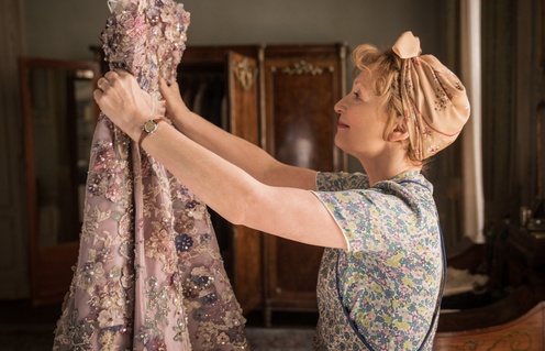 Une scène du film Mrs Harris Goes to Paris
