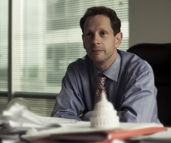 Une scène du film Chasing Madoff