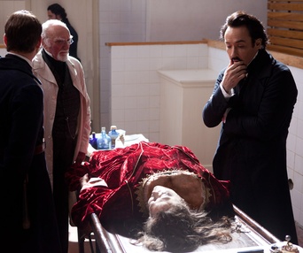 Une scène du film The Raven