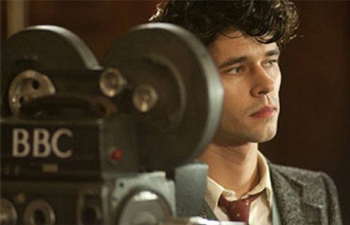 Ben Whishaw dans The Hour