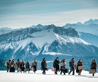 Une scène du film L'abbé Pierre - Une vie de combats