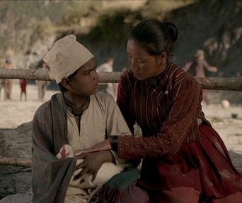 Une scène du film Kalo Pothi, un village au Népal
