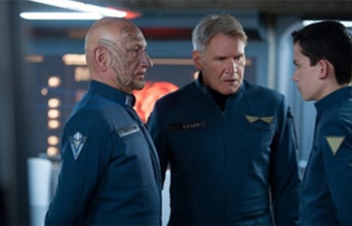 Ben Kingsley, Harrison Ford et Asa Butterfield dans La stratégie Ender