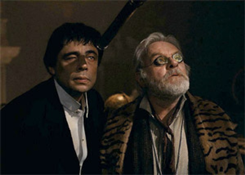 Benicio Del Toro et Anthony Hopkins dans le film Le loup-garou