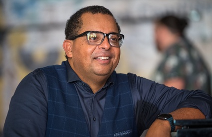 Image de l'article La fille de Gregory Charles brille dans une tenue de bal