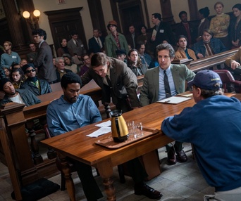 Une scène du film The Trial of the Chicago 7