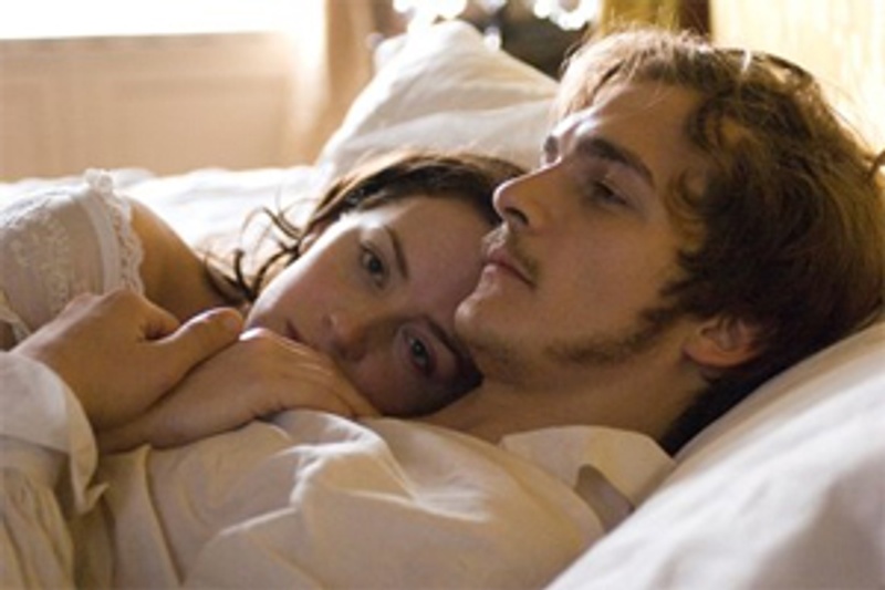 Emily Blunt et Rupert Friend dans le film The Young Victoria