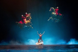 Une scène du film Cirque du Soleil: Worlds Away Une scène du film Cirque du Soleil: Worlds Away